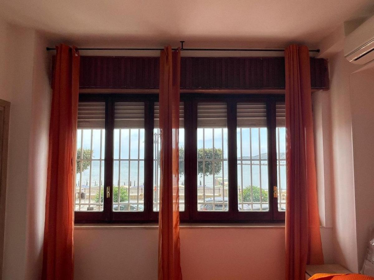 La Finestra Sul Mare B&B Crotone Exterior foto